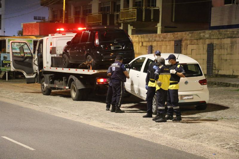 Operação Lei Seca realizada pela Divisão de Policiamento de Trânsito. Período Noturno. Detran e Policia Militar.